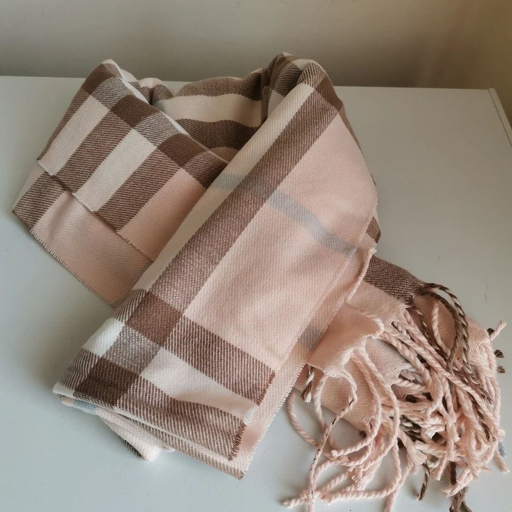 Royal Rossi 100% Mongolian Cashmere Plaid Extra Large Scarf. - Picture 4 of 5